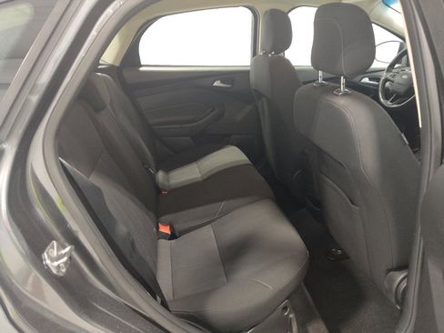 Used 2018 Ford Focus SE w/ Cold Weather Package FWD image 19