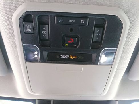 Used 2023 Toyota Tundra Limited AWD/4WD image 19