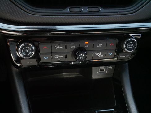 Used 2026 Jeep Compass Latitude AWD/4WD image 24