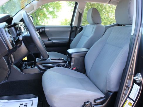 Used 2018 Toyota Tacoma SR w/ SR Convenience Package AWD/4WD image 17