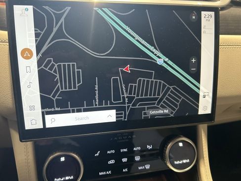 Used 2024 Jaguar F-PACE R-Dynamic S image 10