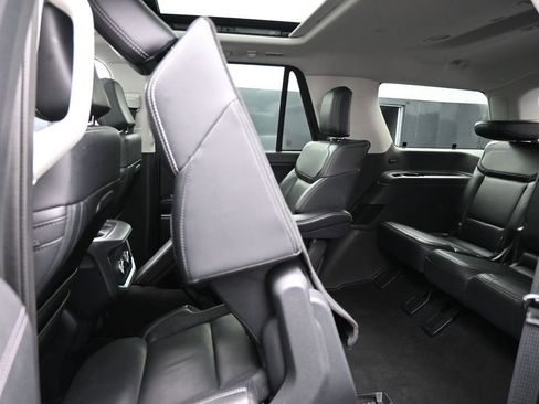 Used 2025 Ford Expedition Platinum AWD/4WD image 28