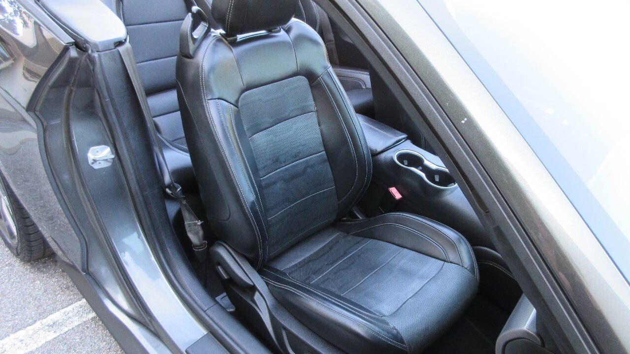 Used 2019 Ford Mustang Premium w/ Equipment Group 201A RWD image 23