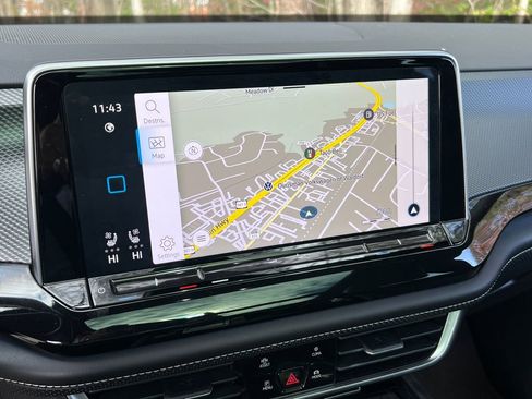 Certified 2024 Volkswagen Atlas Cross Sport SEL R-Line image 25