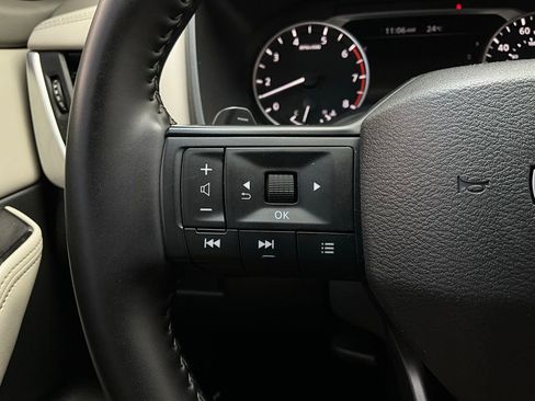 Used 2025 Nissan Rogue SV image 33