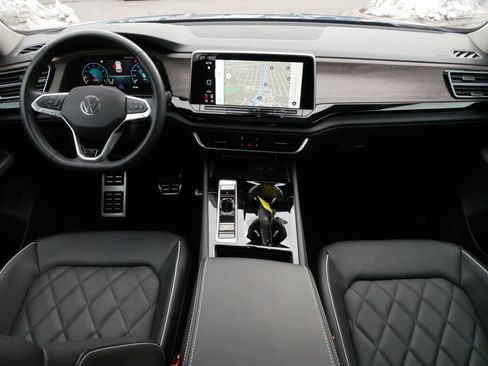 Certified 2025 Volkswagen Atlas SEL Premium R-Line image 10