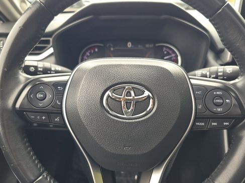 Used 2019 Toyota RAV4 Limited image 23
