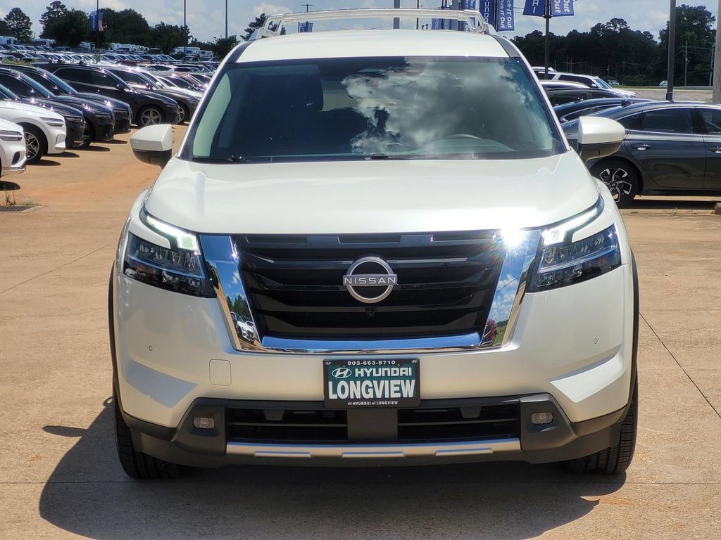 Used 2023 Nissan Pathfinder SL w/ Lighting Package (N92) FWD image 2