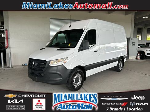 Used 2025 Mercedes-Benz Sprinter 2500 image 1