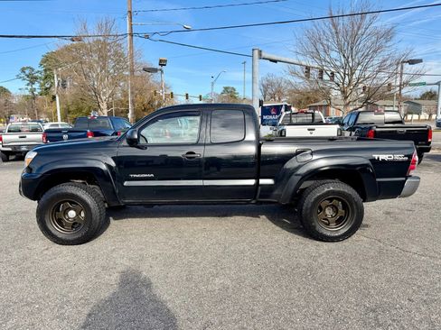 Used 2013 Toyota Tacoma 4x4 Access Cab V6 w/ TRD Off-Road Pkg image 2