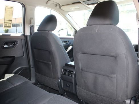 Used 2022 Nissan Rogue SV FWD image 17