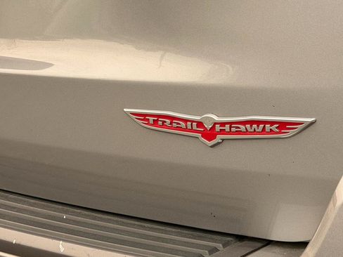 Used 2019 Jeep Grand Cherokee Trailhawk w/ Trailhawk Luxury Group AWD/4WD image 13