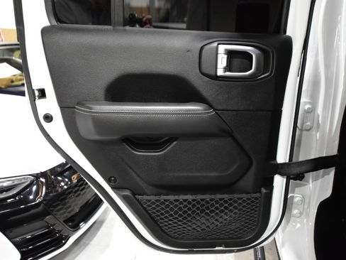 Used 2021 Jeep Gladiator Rubicon image 48