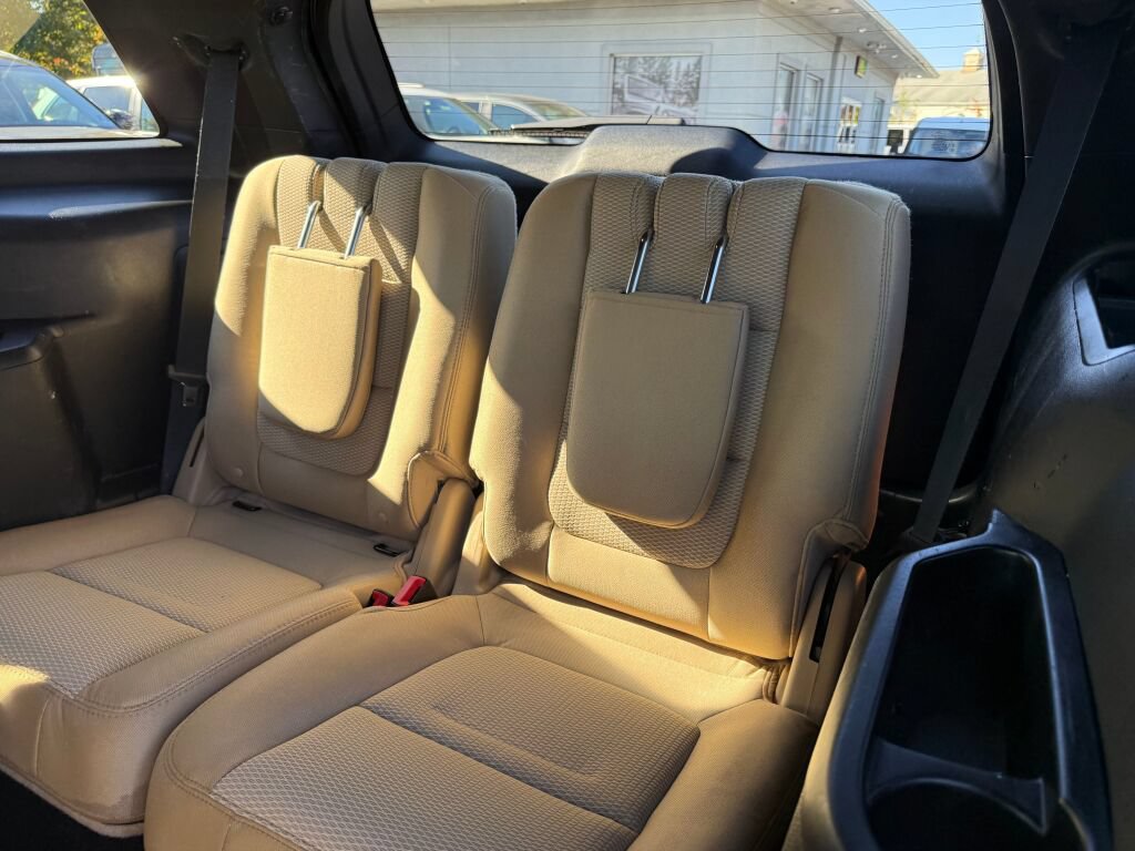 Used 2017 Ford Explorer XLT FWD image 22