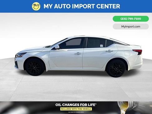 Used 2025 Nissan Altima 2.5 SV w/ SV Special Edition Package AWD/4WD image 4