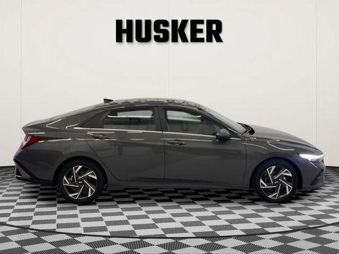 Used 2025 Hyundai Elantra SEL FWD image 2
