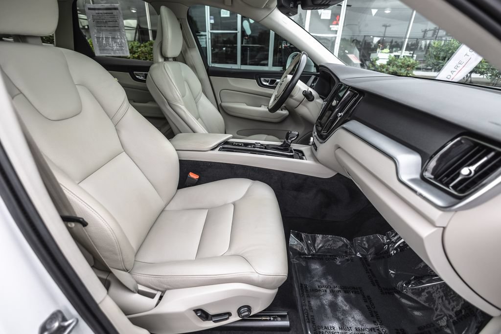 Used 2018 Volvo XC60 T5 Momentum w/ Convenience Package AWD/4WD image 27