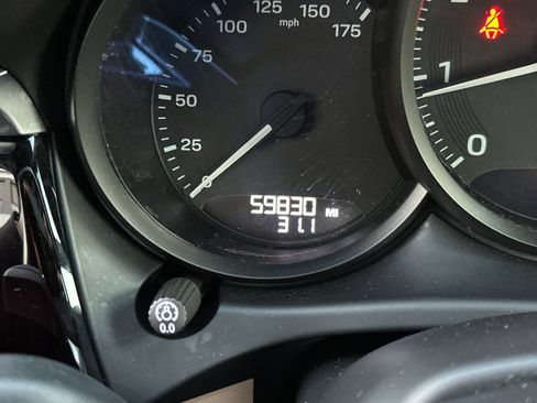 Used 2022 Porsche Macan w/ Premium Package image 25