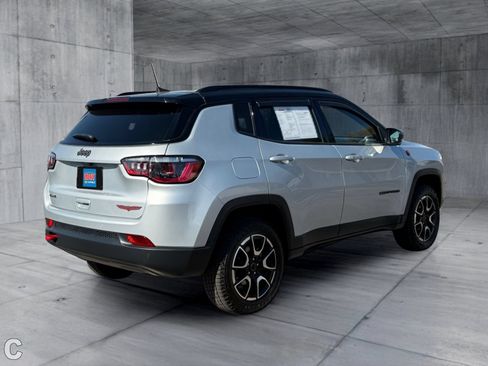 Used 2025 Jeep Compass Trailhawk AWD/4WD image 7