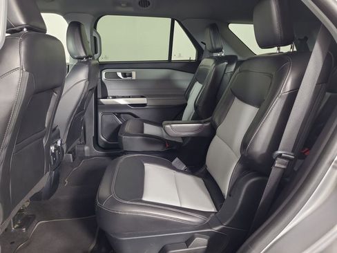 Used 2022 Ford Explorer XLT w/ Equipment Group 202A AWD/4WD image 20