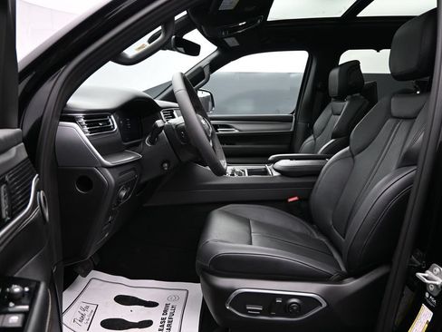 New 2026 Jeep Grand Wagoneer L Limited AWD/4WD image 9