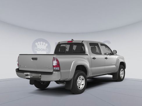 Used 2015 Toyota Tacoma 4x4 Double Cab w/ TRD Sport Package image 2