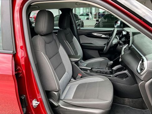 Used 2024 Chevrolet TrailBlazer LS FWD image 11