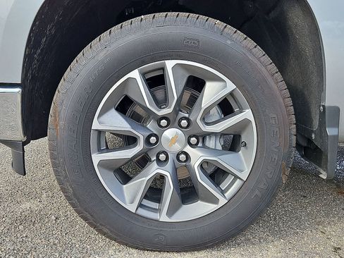 Used 2025 Chevrolet Silverado 1500 LT AWD/4WD image 38