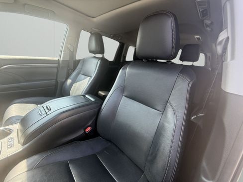 Used 2019 Toyota Highlander Limited AWD/4WD image 10