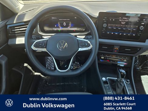 Used 2025 Volkswagen Jetta SE w/ Sunroof Package FWD image 13
