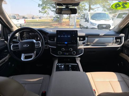 Used 2024 Ford Expedition Max XLT image 12