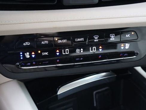 Used 2023 Buick Envision Avenir FWD image 24