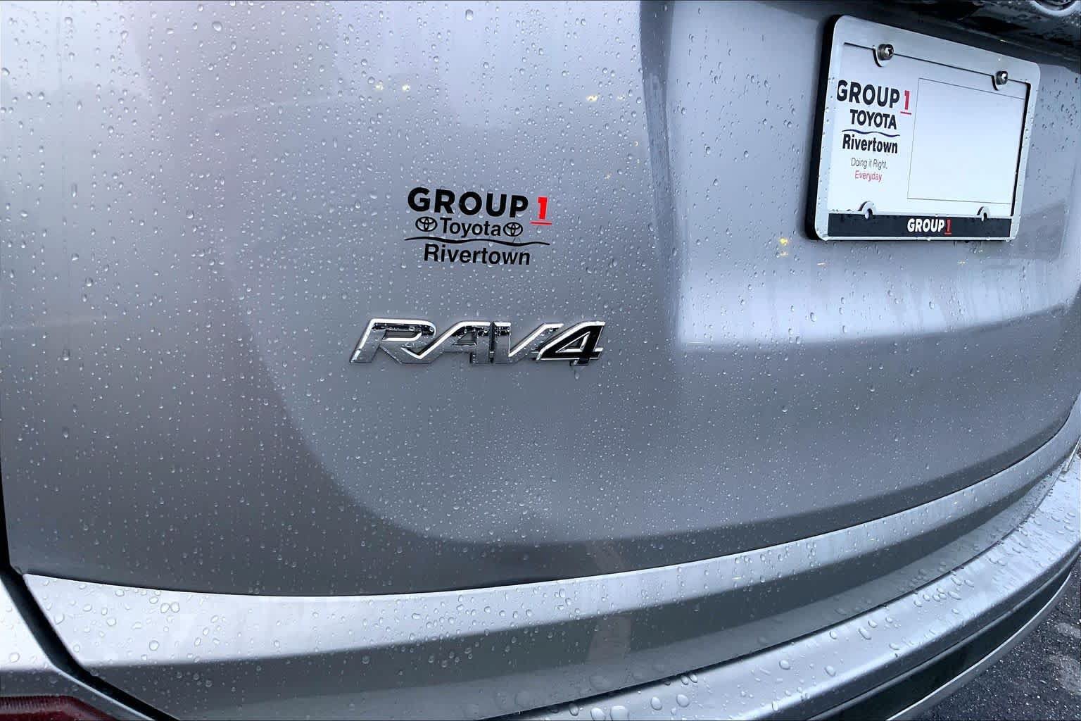 Used 2017 Toyota RAV4 XLE w/ Plus Special Value Package FWD image 28
