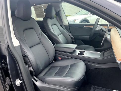 Used 2024 Tesla Model Y Long Range image 8