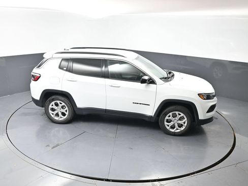 Used 2024 Jeep Compass Latitude AWD/4WD image 42