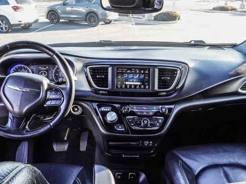 Used 2019 Chrysler Pacifica Touring-L w/ S Appearance Package image 36