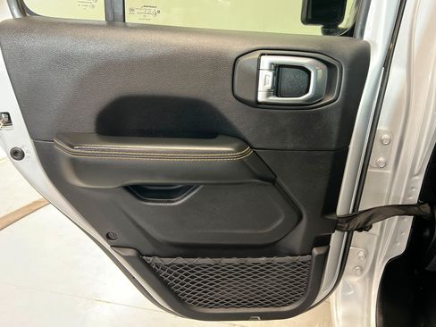 Used 2024 Jeep Wrangler Unlimited Sahara AWD/4WD image 18