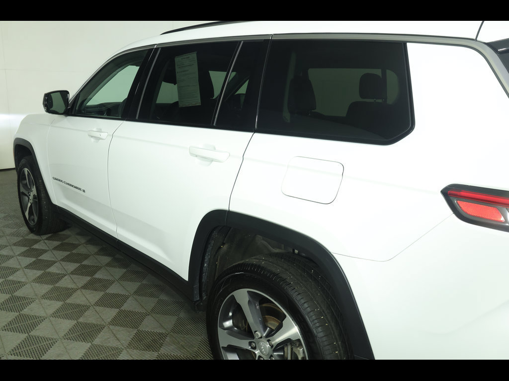 Used 2023 Jeep Grand Cherokee L Limited AWD/4WD image 19