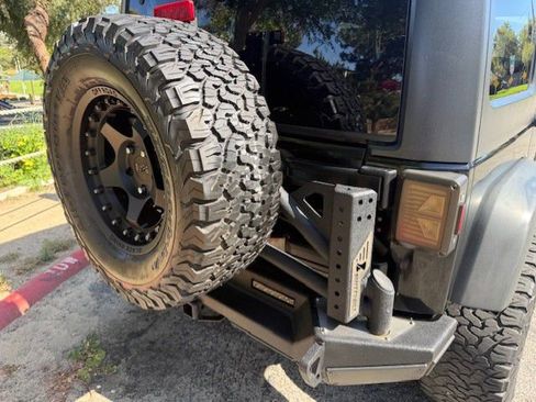 Used 2012 Jeep Wrangler Unlimited Rubicon w/ Connectivity Group AWD/4WD image 26