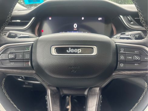 Used 2023 Jeep Grand Cherokee L Limited AWD/4WD image 27