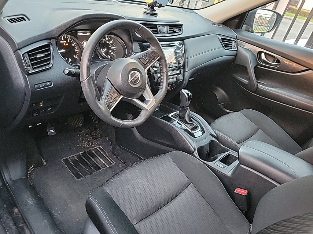Used 2017 Nissan Rogue SV AWD/4WD image 7