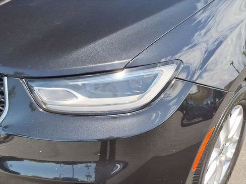Certified 2023 Chrysler Pacifica Touring-L FWD image 10