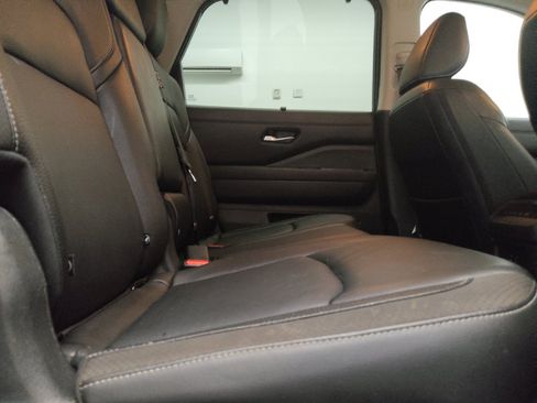 Used 2023 Nissan Pathfinder SL w/ Lighting Package (N92) FWD image 19