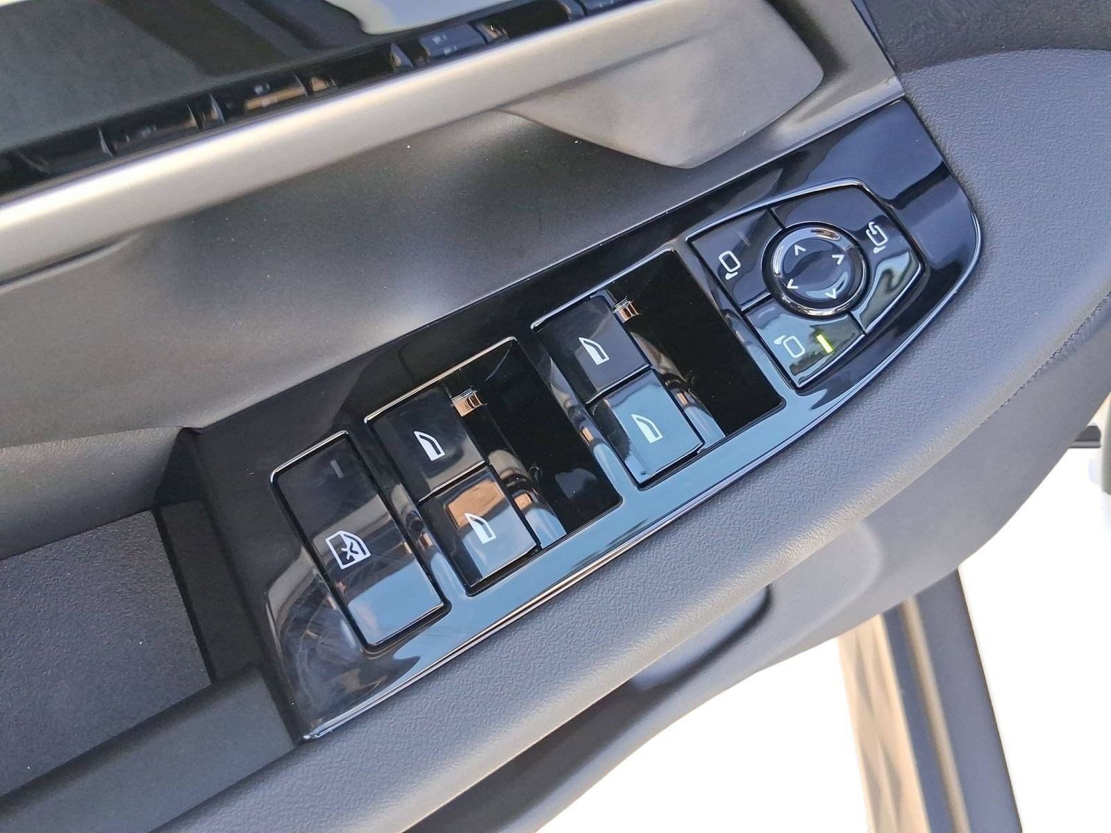 Used 2026 BMW 530i w/ Premium Package RWD image 27