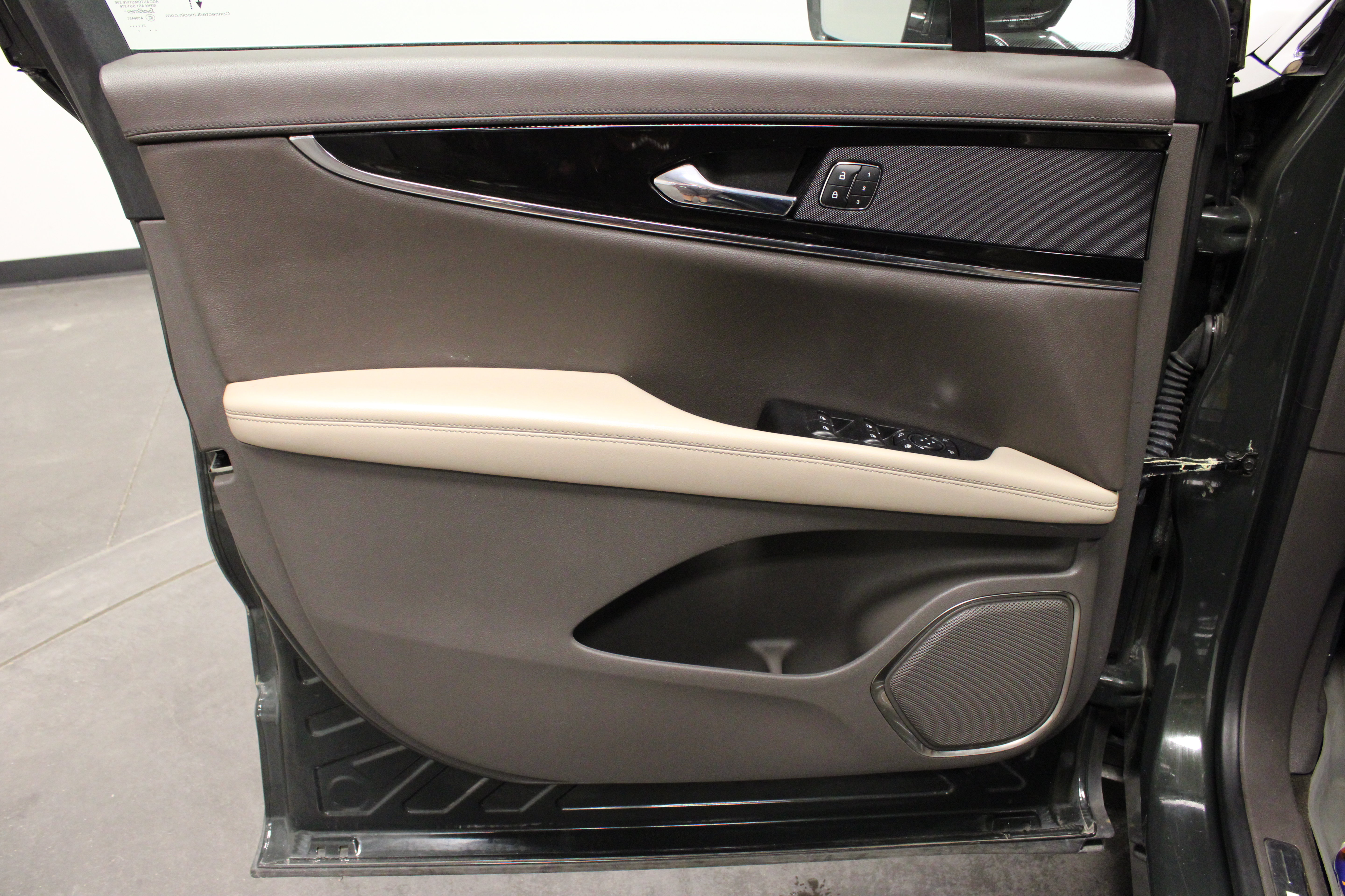 Used 2022 Lincoln Nautilus Reserve AWD/4WD image 19
