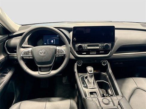 Certified 2025 Toyota Grand Highlander XLE image 19
