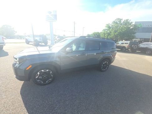 Used 2025 Hyundai Santa Fe SEL FWD image 3