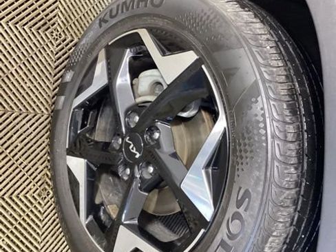 Used 2024 Kia Seltos EX image 8