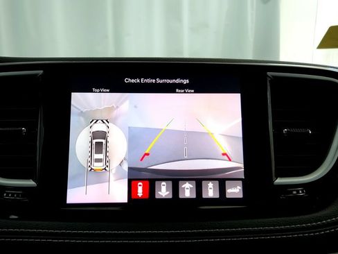 Used 2023 Chrysler Pacifica Limited w/ Uconnect Theater Family Group AWD/4WD image 33