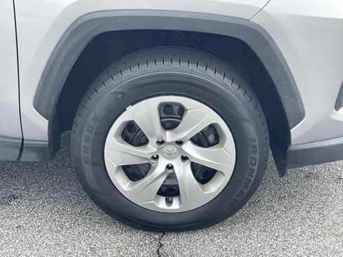 Used 2021 Toyota RAV4 LE FWD image 10